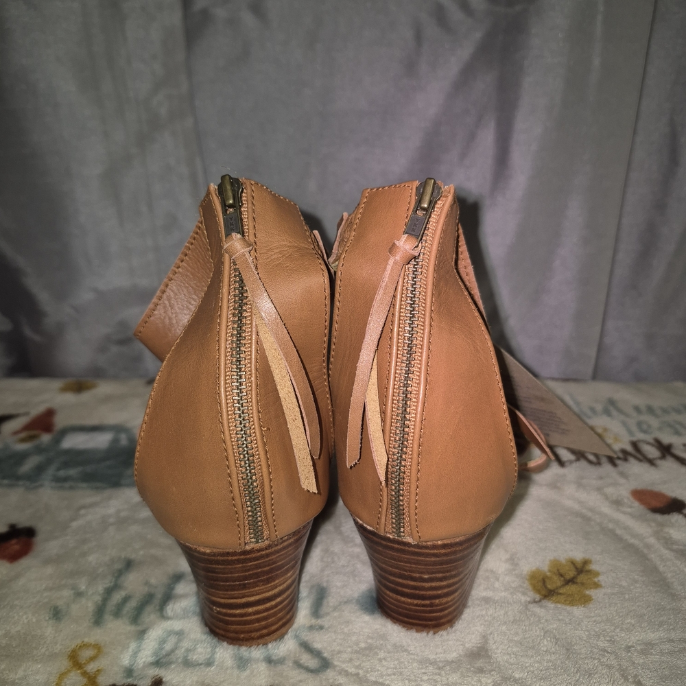 ELF Cognac Fringe Leather Wedge Sandals - Picture 2 of 8